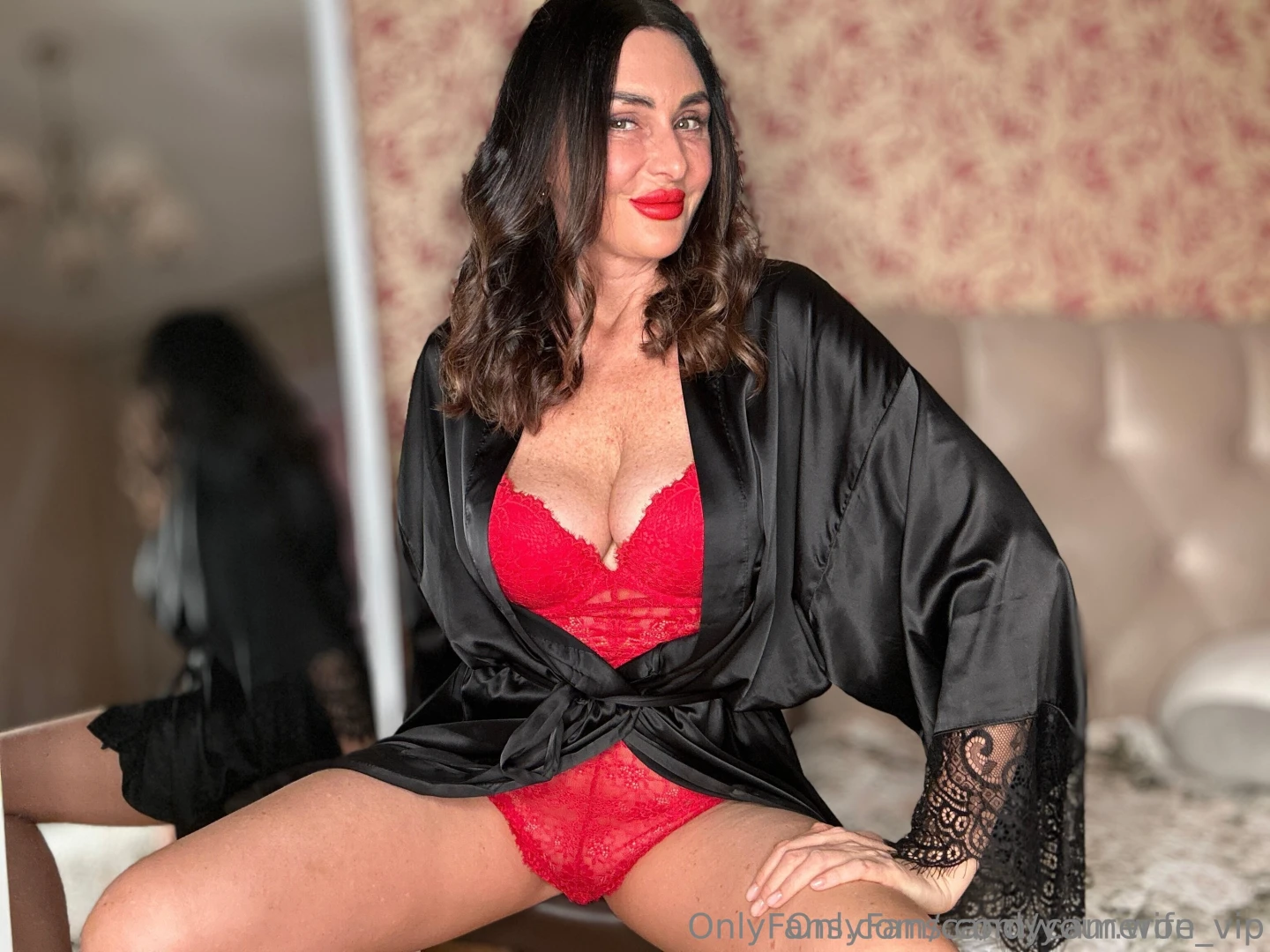 Hmm right now my friend helga your wife_vip is sharing her experience 