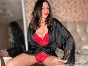 Hmm right now my friend helga your wife_vip is sharing her experience