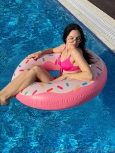 Beneath the glam and sass is a queen who knows her worth i don t chase