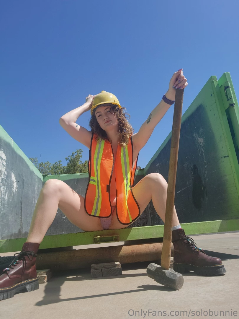 Omg there s a cum dumpster in the dumpster 