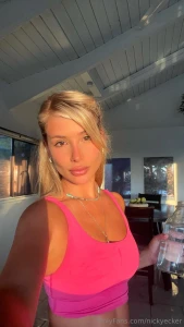 Hope you re having the best day come say hi to me