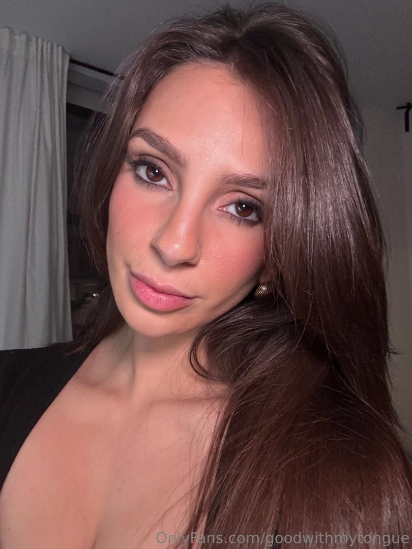 Look me in the eyes amp tell me te quiero 