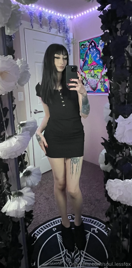 Happy thanksgiving save a turkey stuff a goth girl me instead 