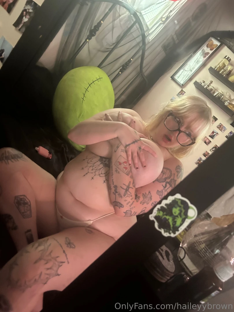 Kinda wanna sext right now 