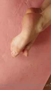 sweetprincesscandy - Hmm sweaty sweaty feet 