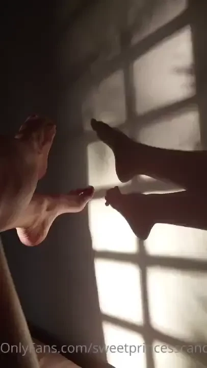 Sunny sunny feet 