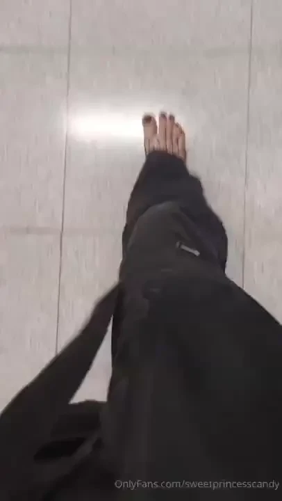 My shoes broke just as i got to class lol here we go barefoot time part 1 