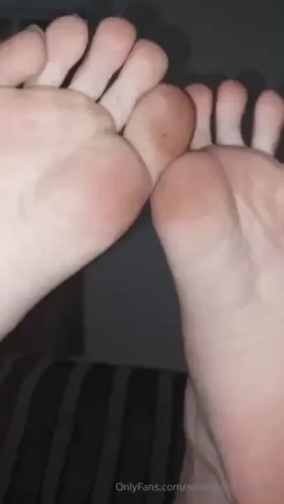 After a day walking around in flipflops my feet can get a bit dirty xd part 1 