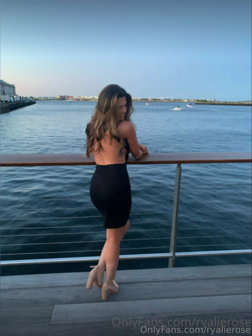 Who needs a view when i can be the view 