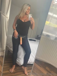 She doesn t chase she commands submit to her https onlyfans com part 3