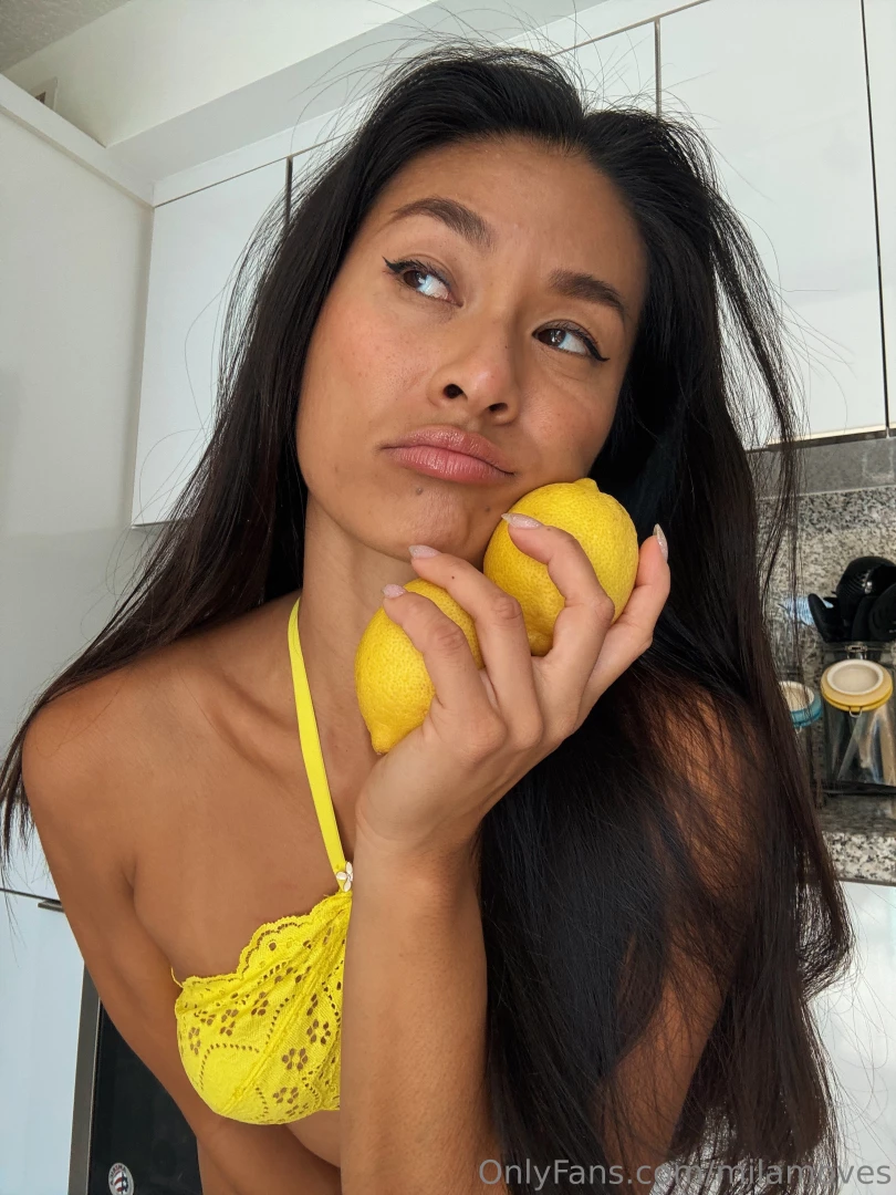 When life gives you lemons you dm me 