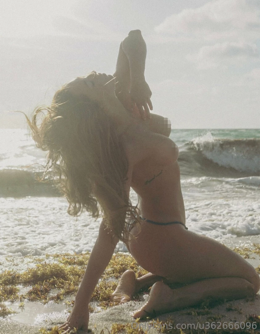 Tell me if you think i m sexy and like it 