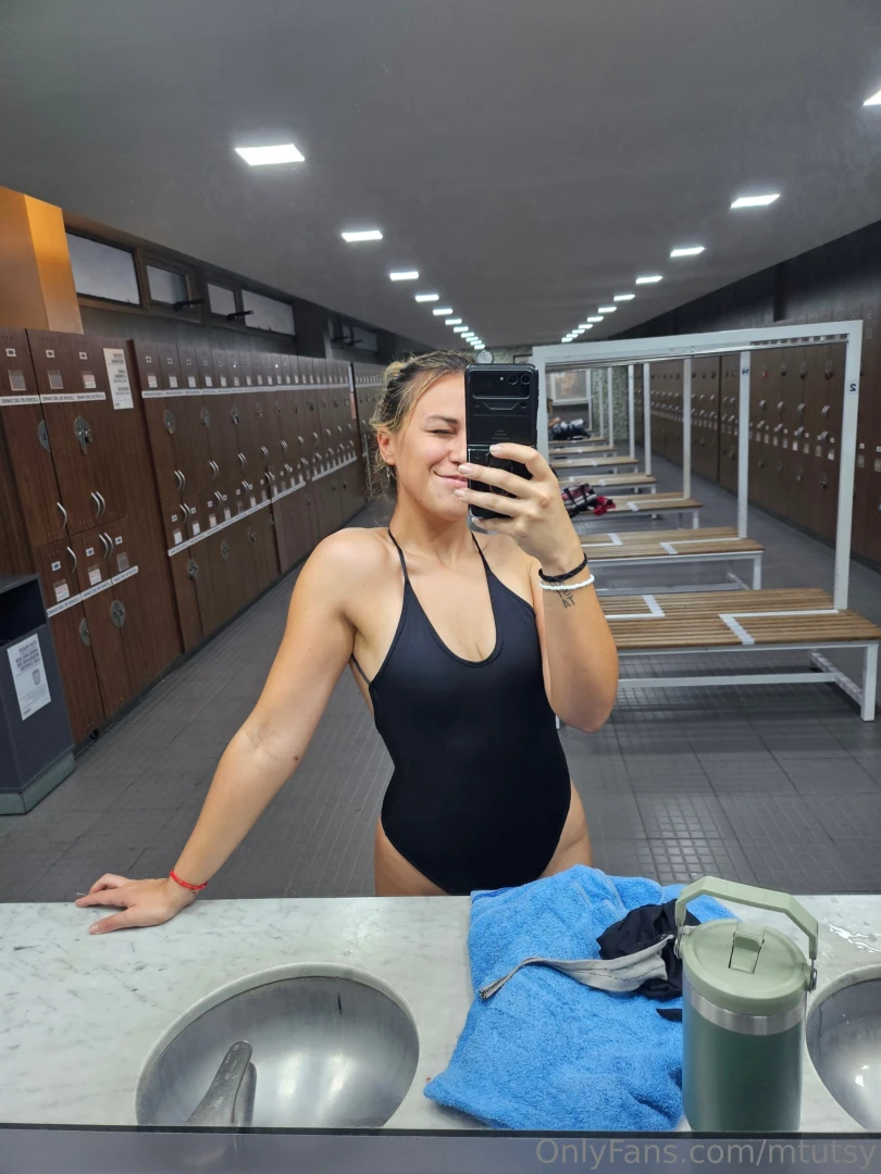 Are you coming with me for a swim 