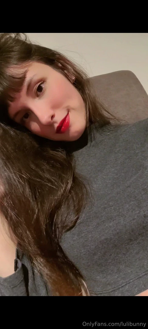 Send me a tip if you like kissing my red lips 