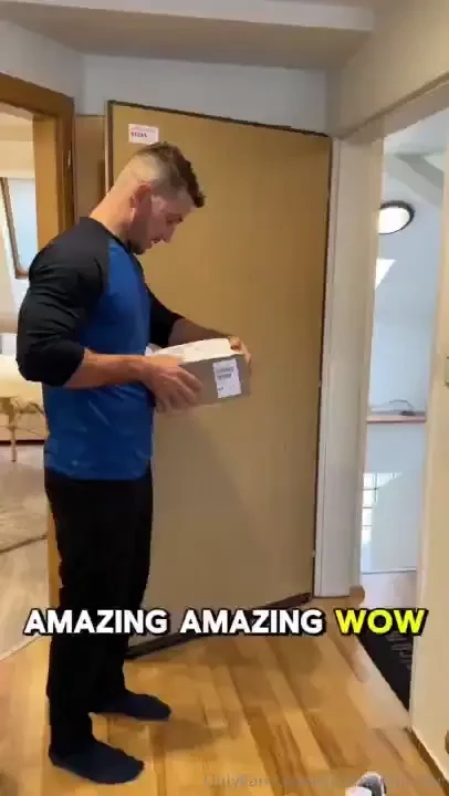 Gave food delivery guy an extra tip for his service full video in your 