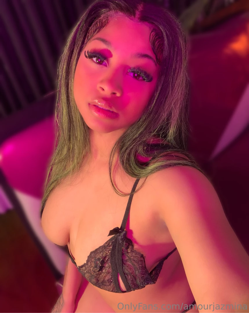 I need help cummin right noww 