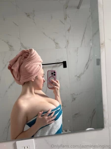 Hiiii guys fresh out of the shower and i can t keep my hands off of