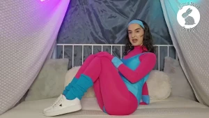 You started a new online workout program with a personal trainer she