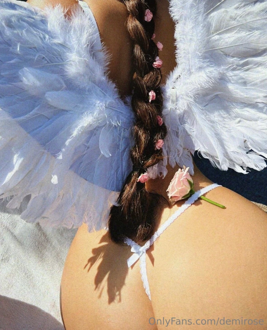 Happy hump day my loves in the mood for a treat keep your eyes peeled 