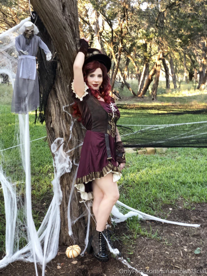 I had the naughtiest dream that it was halloween and i became a sexy 