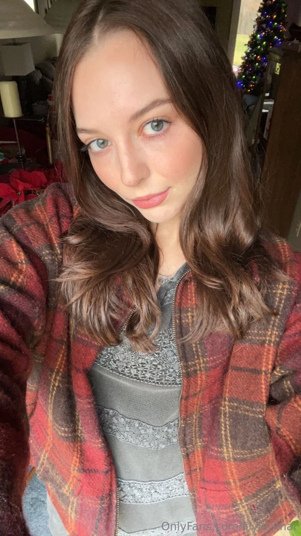 The weekend s knocking and so am i slide into my dms if you re ready 