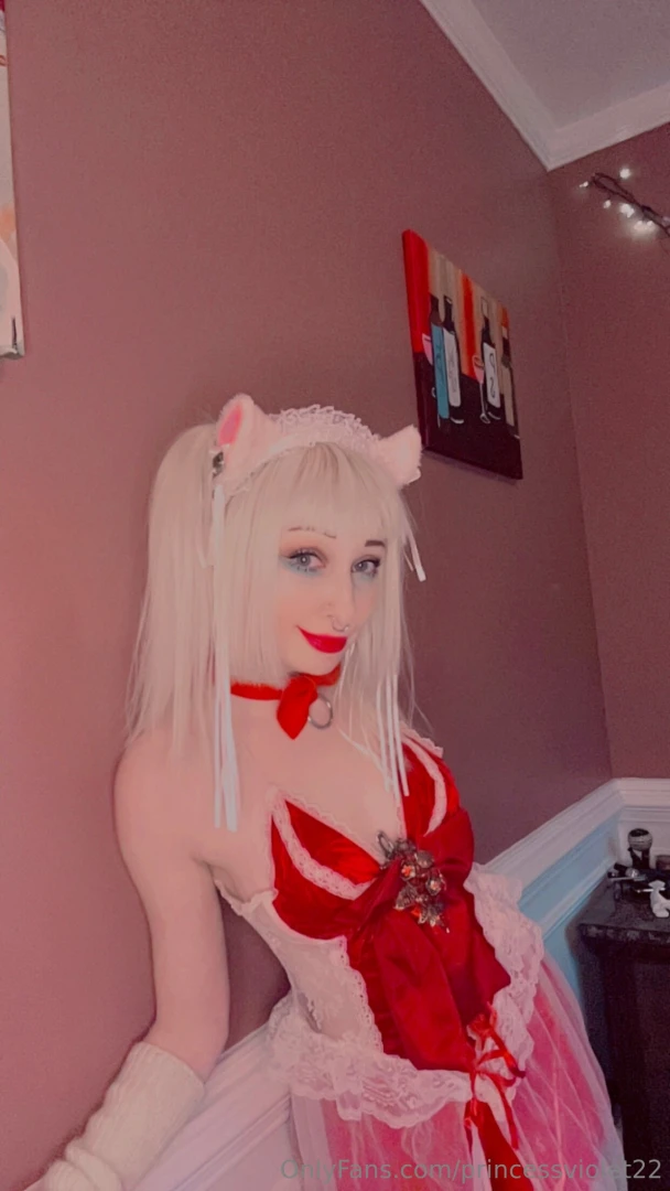 A khristmas kitten set to keep you warm this winter 