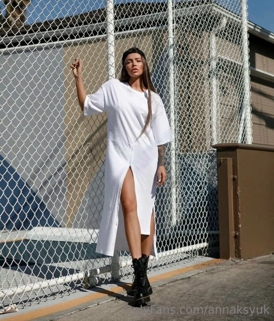 I feel incredibly light and comfortable in this image 