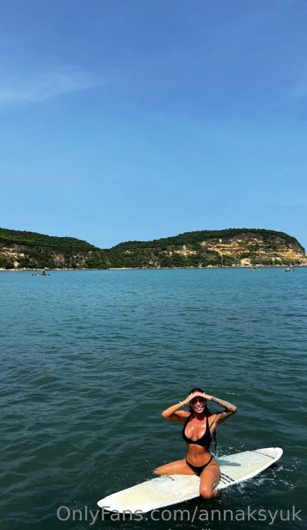 I m waiting for the rain to stop to go out again to surf 