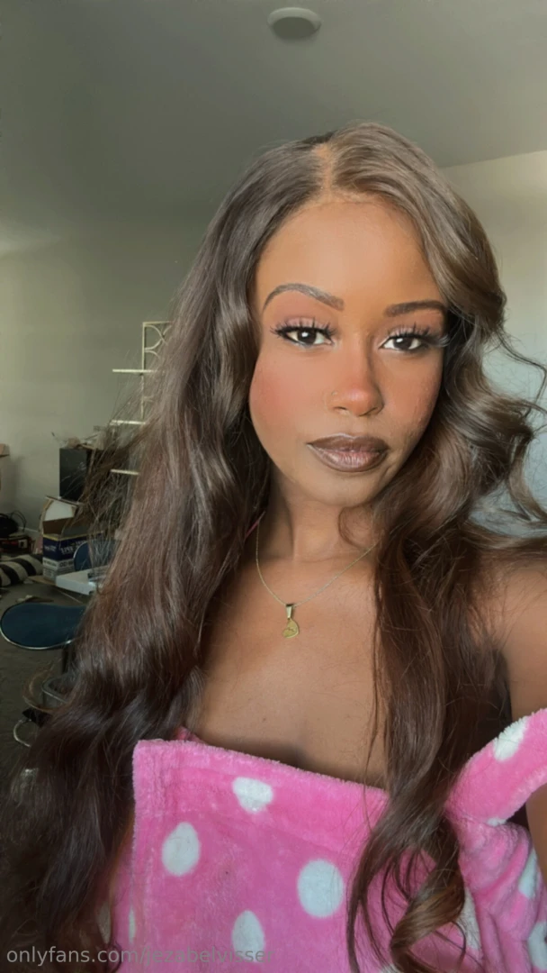 Join me on live saturday at 5 30pm pst my room is a little messy from 