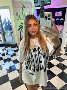 Would u share clothes w me