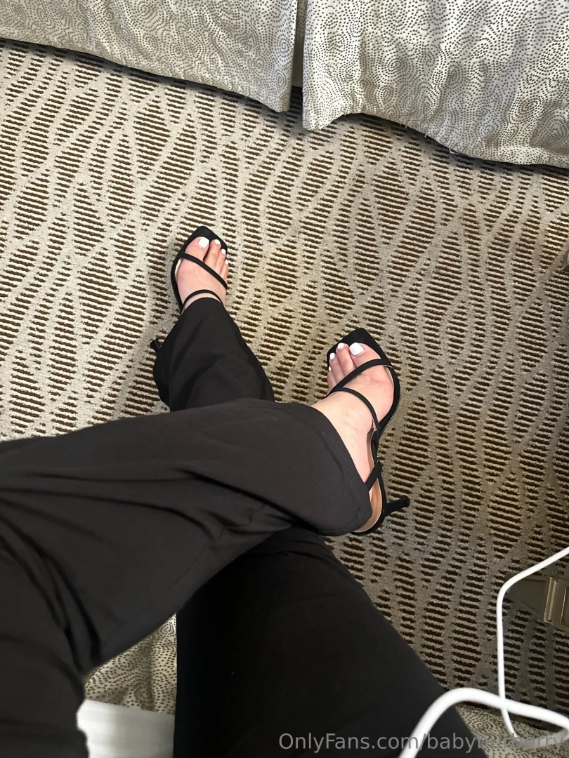 Lil sumsum for my feet lovers lt 33 dm if you want more 
