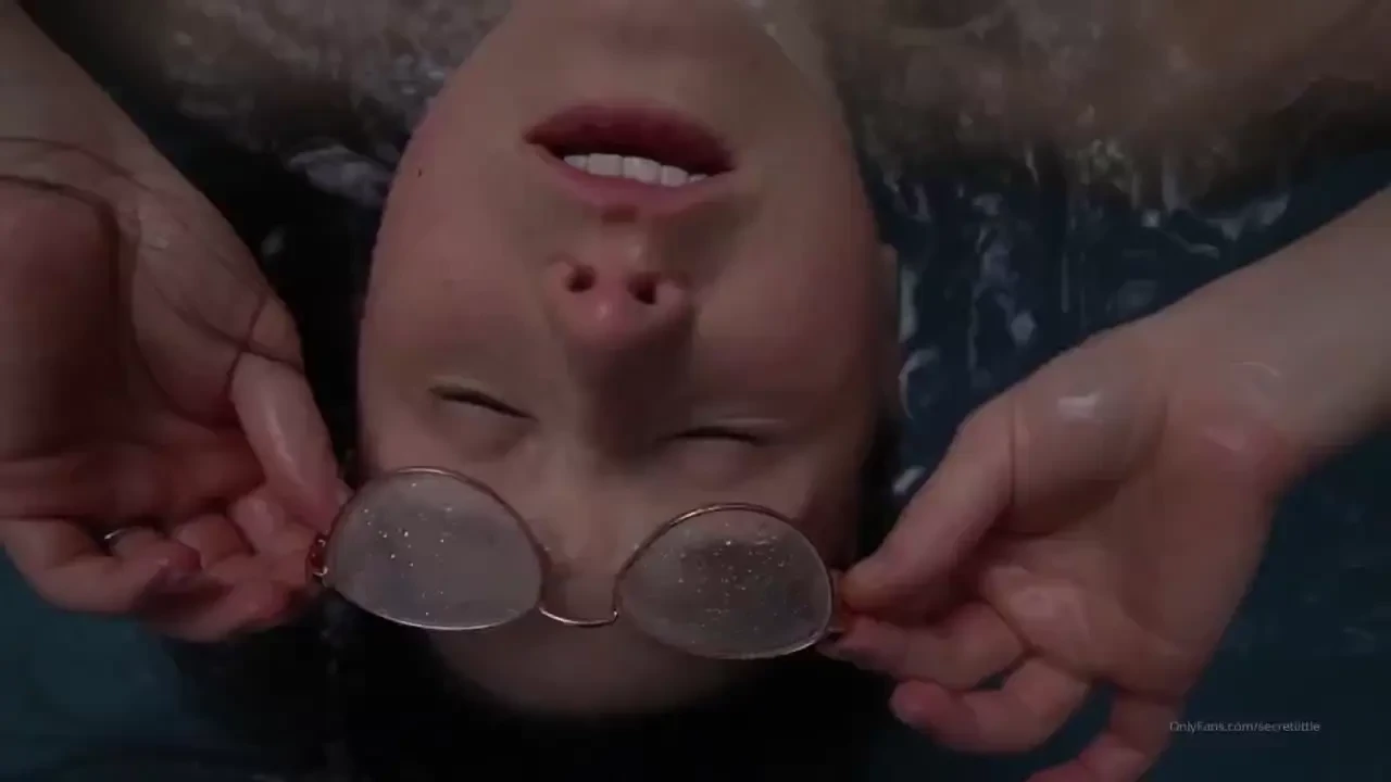 Anyone got a hot tub i can crash i wanna get my soak on 