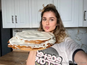 I made my first cake am i a good cook haha part 2