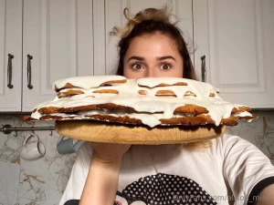 I made my first cake am i a good cook haha part 1