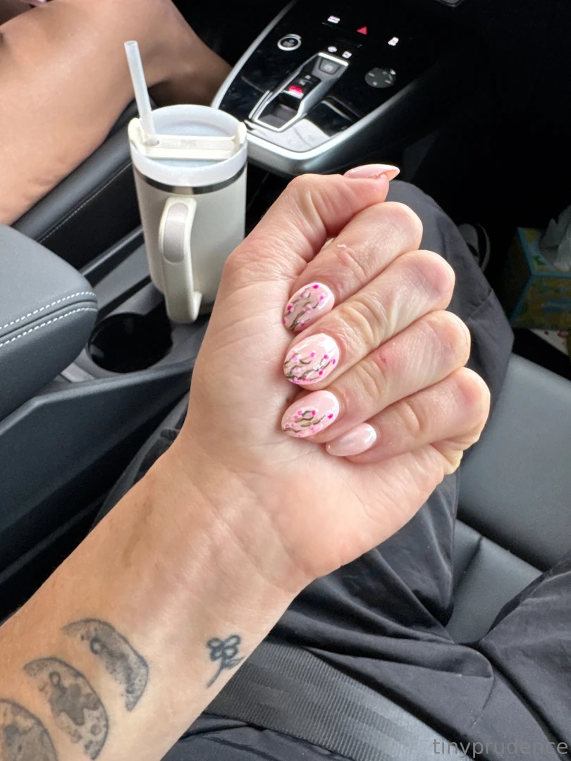 New nails thank you to the special fan who paid for them if you wanna 