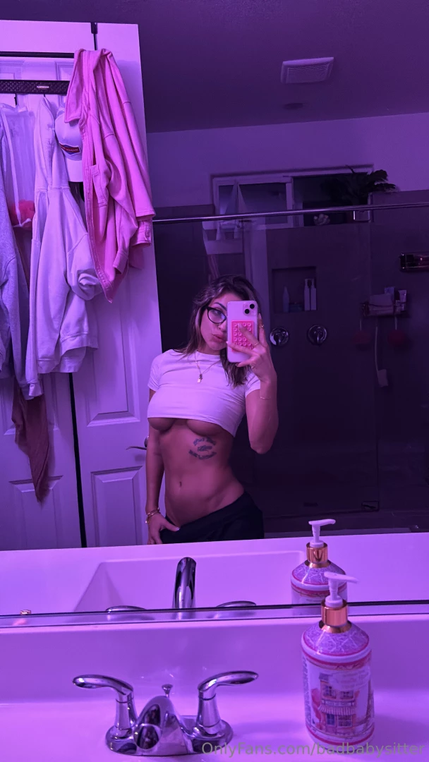 I m about to take a shower do you want to watch dm me 