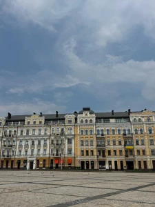 The morning began with a walk around my favorite city so quiet as if