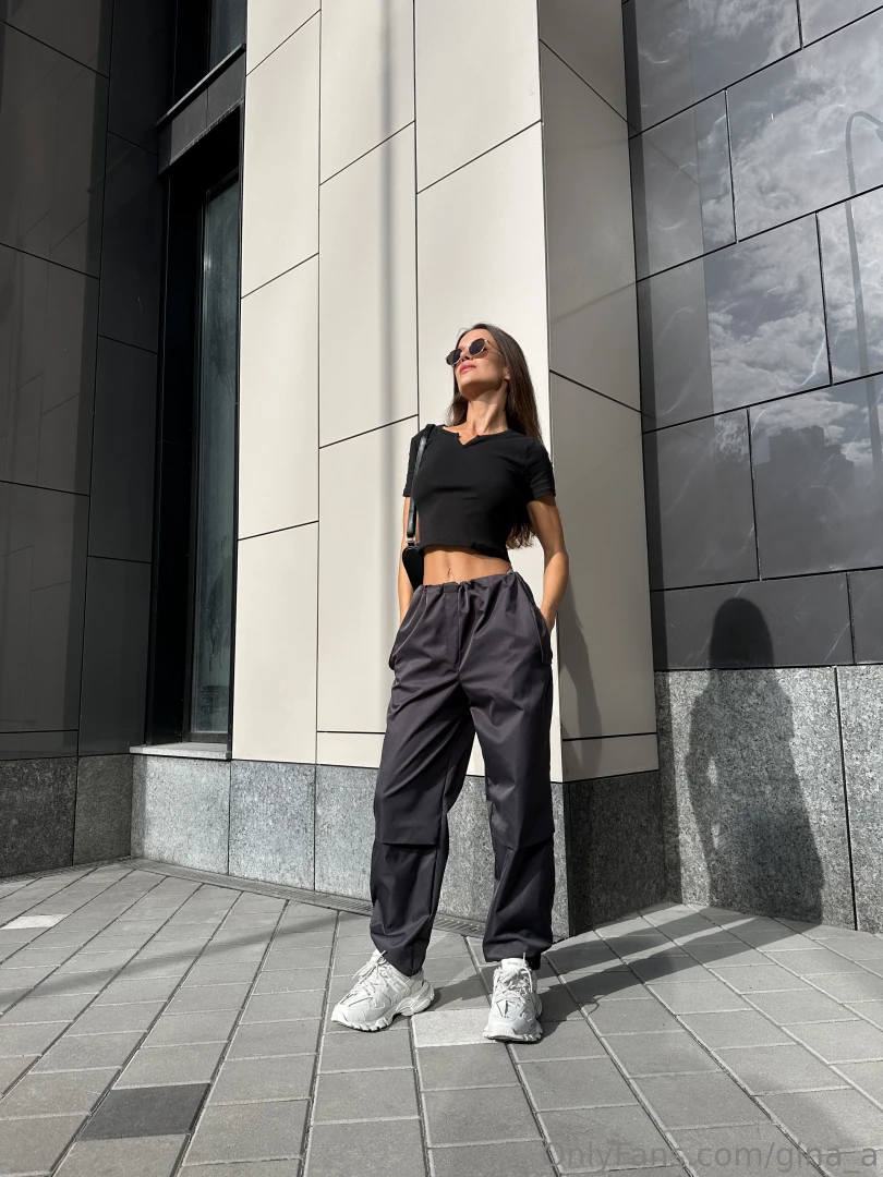 I love to follow fashion and delight you with my looks 