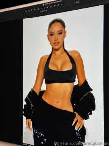 When i walk up in the room