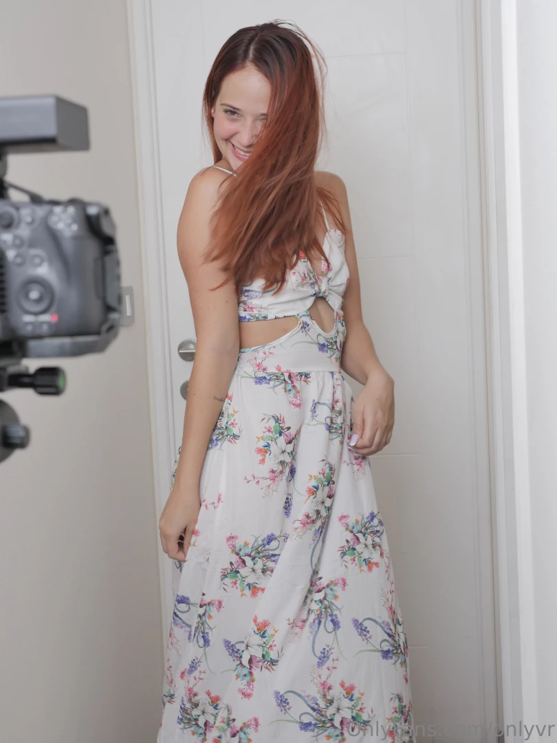 Hey guys i m so happy to show you my new vr video changing my clothes 