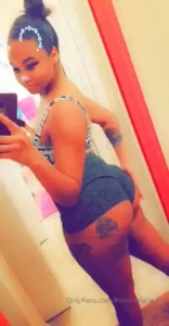 Like my pics baby