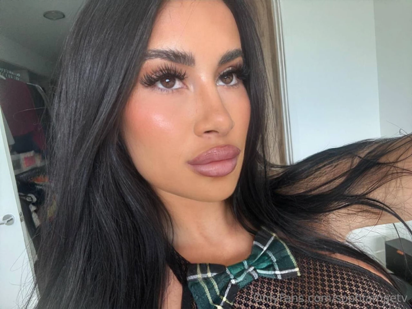 You wanna kiss me part 1 