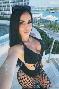 I just wanna be the girl of your dreams