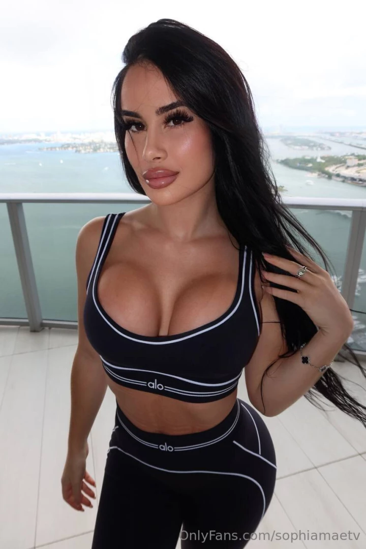 Flirty and thriving that s me 