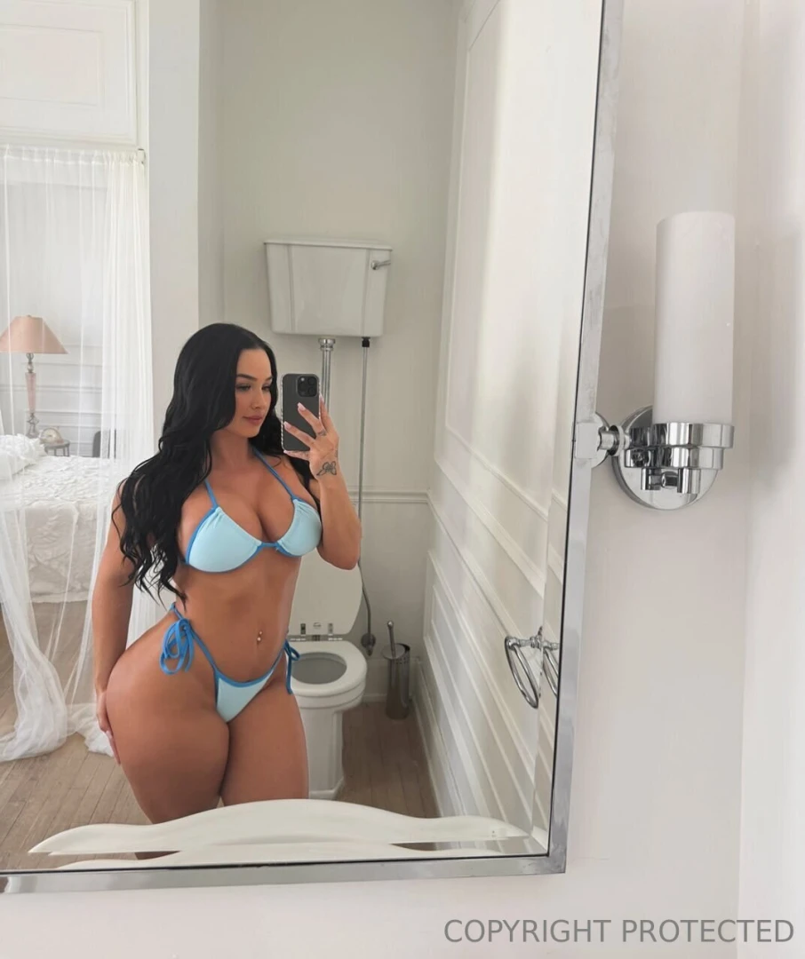 First person to get my attention gets something special in the dms 