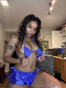 Wanna kiss under the mistletoe part 1