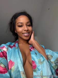 First 10 fans to tip 10 will get 10 nudes and 10 naughty videos