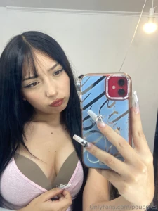 Se me antoja algo en la boquita i m craving something to lick