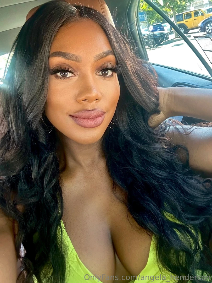 Happy thursday who s gonna make me smile today 