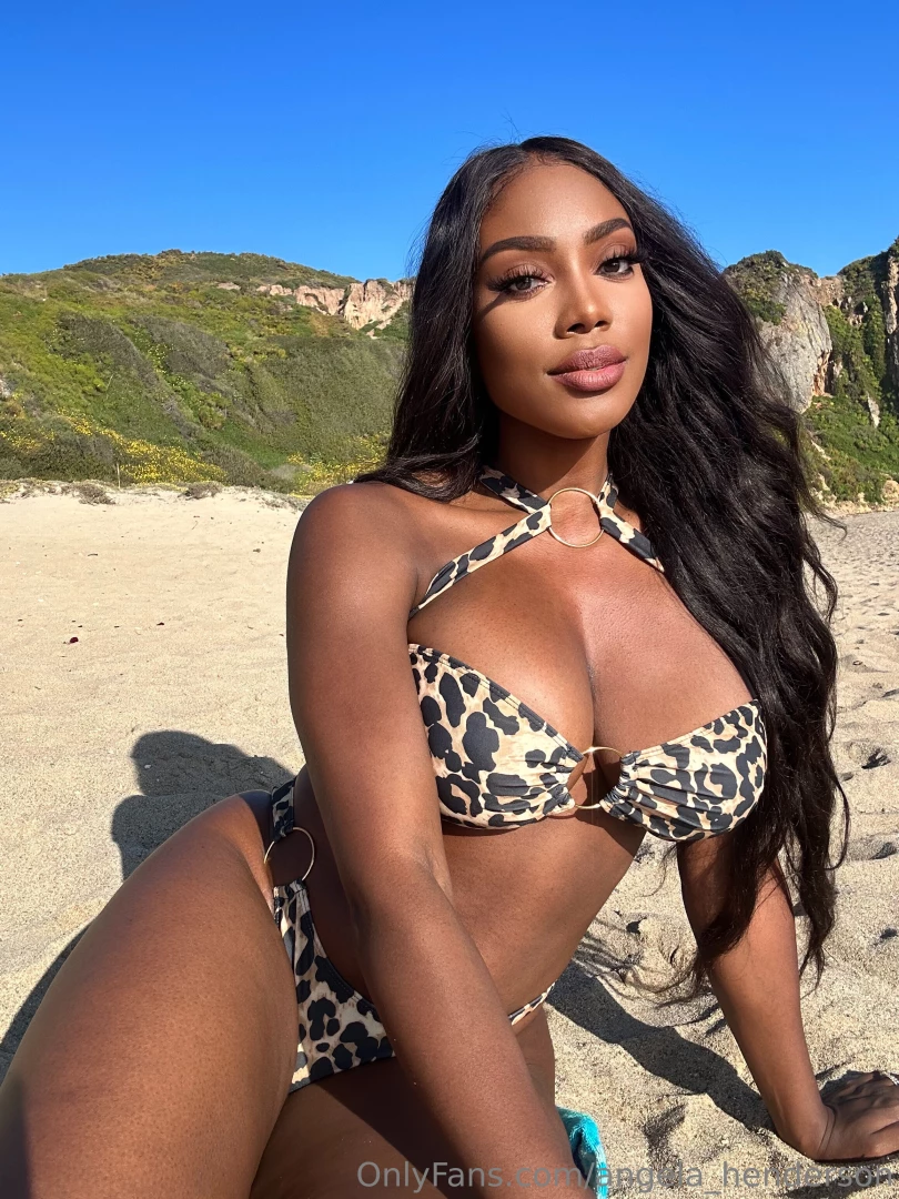 Baddie in a bikini 
